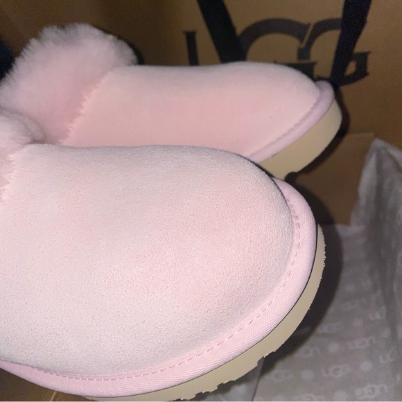 UGG Slippers size 10 New in box - Picture 5 of 15